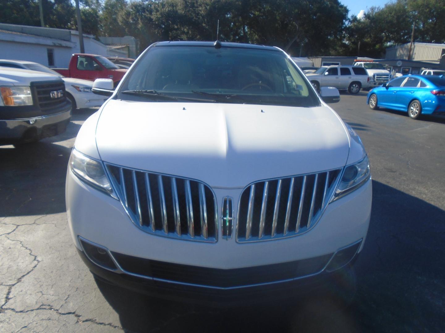 2014 Lincoln MKX FWD (2LMDJ6JK5EB) with an 3.7L V6 DOHC 24V engine, 6-Speed Automatic transmission, located at 6112 N Florida Avenue, Tampa, FL, 33604, (888) 521-5131, 27.954929, -82.459534 - Photo#1